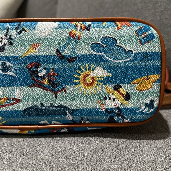 Disney Dooney & and Bourke Disney Cruise Line Crossbody Bag. - Picture 7 of 10
